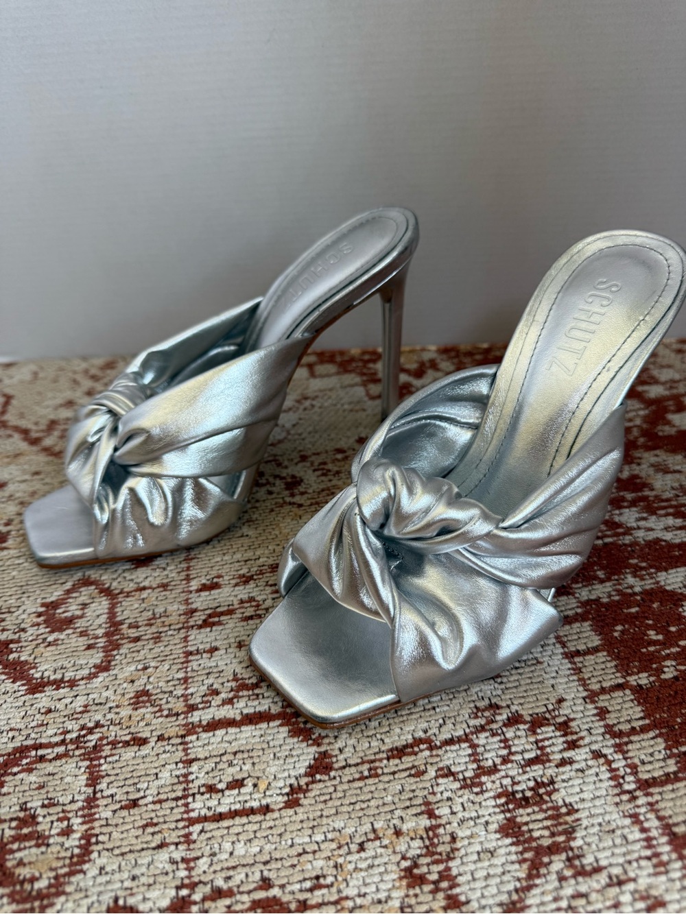 Schutz Mules Silver Sz 6 Designer Knot Sexy Heels - Metallic Slide Sandal